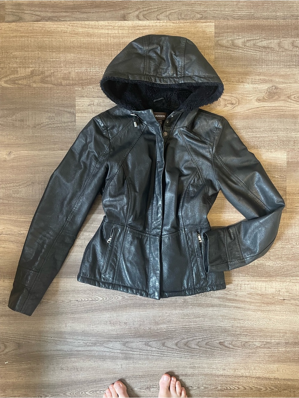 Incredible Hooded Danier Cropped Moto Leather Jacket - Picture 3 of 5